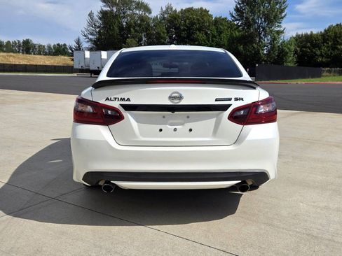 Used 2018 Nissan Altima 2.5 SR w/ SR Midnight Edition FWD image 6