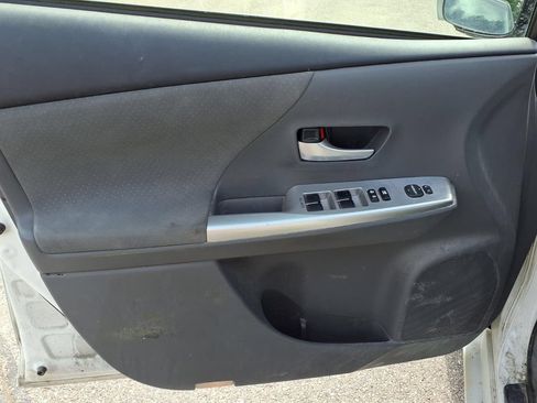 Used 2014 Toyota Prius V Three FWD image 12