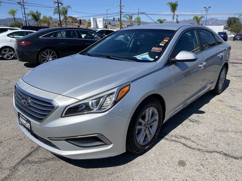 Used 2016 Hyundai Sonata SE FWD image 2