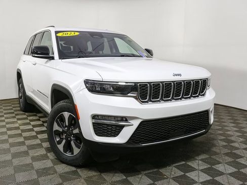 Used 2023 Jeep Grand Cherokee 4WD 4xe image 3
