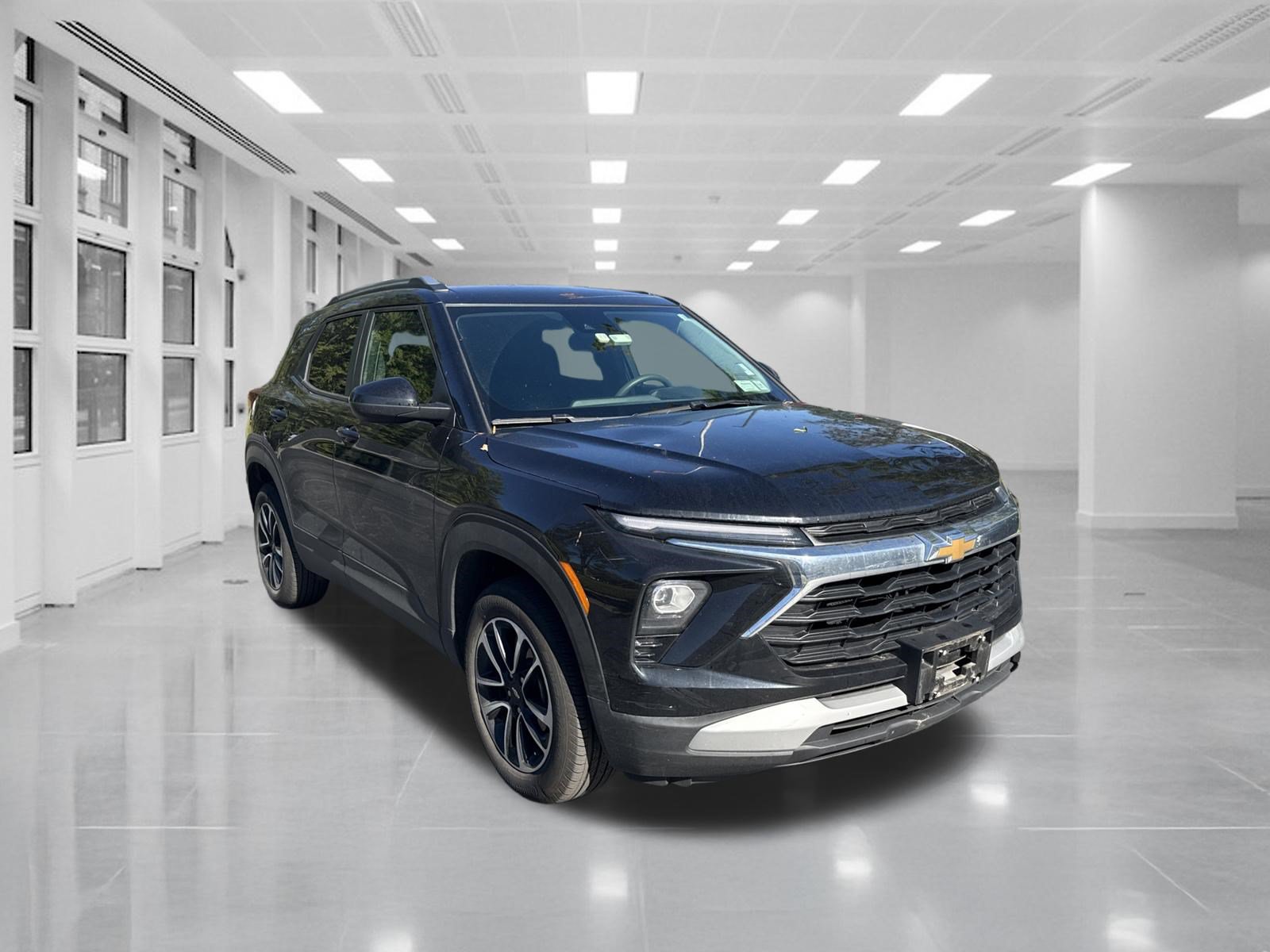 Used 2024 Chevrolet TrailBlazer LT AWD/4WD image 3
