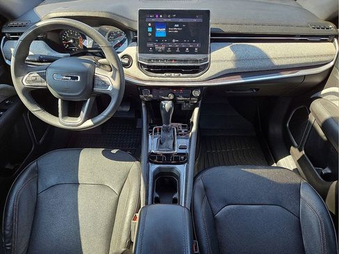 Used 2023 Jeep Compass Latitude image 18