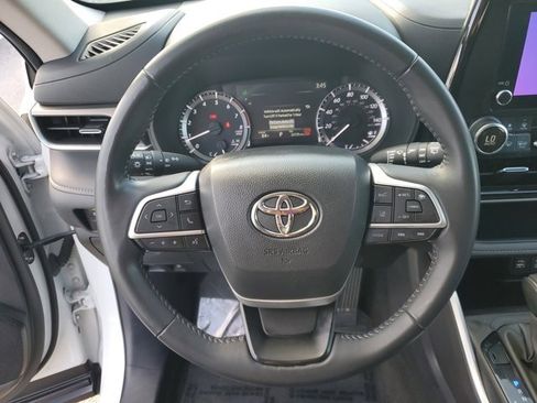 Used 2024 Toyota Highlander LE image 15