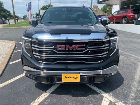Used 2023 GMC Sierra 1500 SLT w/ SLT Premium Package AWD/4WD image 2