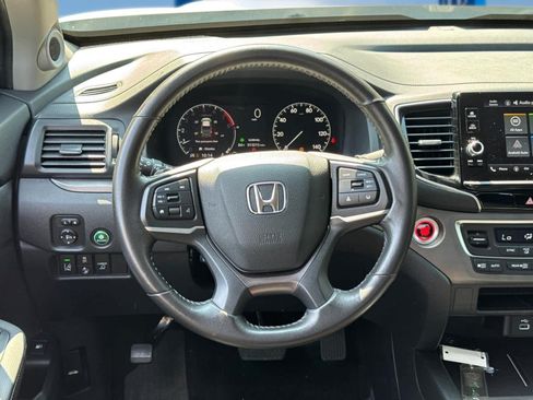 Used 2025 Honda Ridgeline Sport image 17