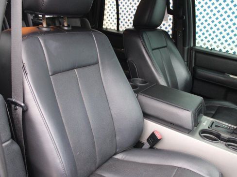 Used 2016 Ford Expedition XLT w/ Equipment Group 202A RWD image 9
