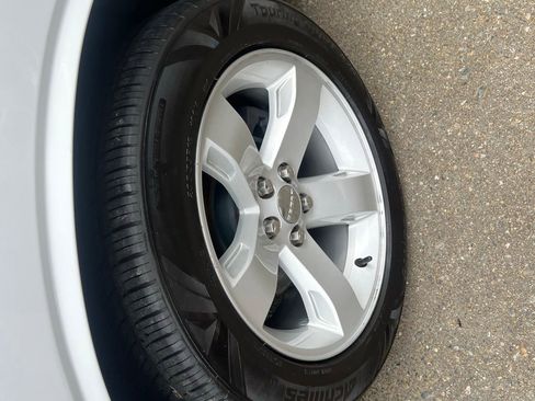 Used 2012 Dodge Challenger R/T RWD image 9