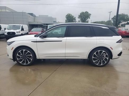 Used 2024 Lincoln Nautilus Black Label AWD/4WD image 8