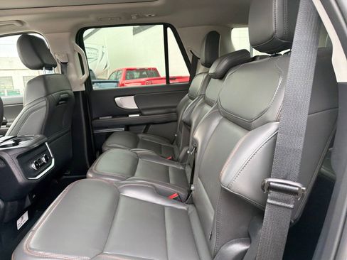 Used 2025 Ford Expedition Active AWD/4WD image 13
