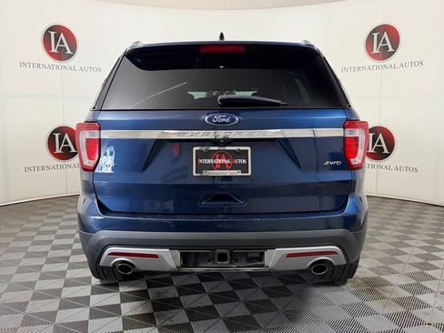 Used 2017 Ford Explorer XLT w/ Equipment Group 202A AWD/4WD image 8