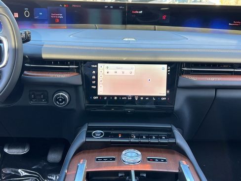 New 2025 Lincoln Navigator Black Label image 17