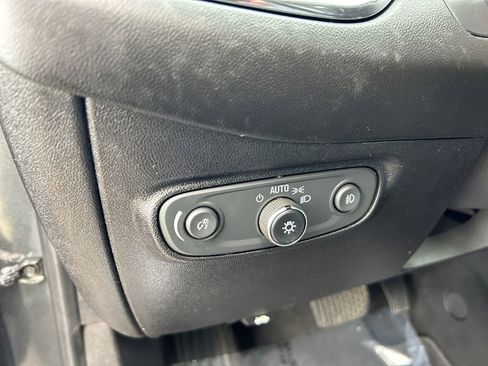 Used 2019 Chevrolet Equinox Premier w/ LPO, Cargo Package AWD/4WD image 21