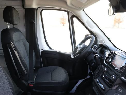 Used 2024 RAM ProMaster 2500 FWD image 9