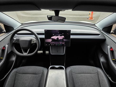 Used 2026 Tesla Model Y AWD image 41
