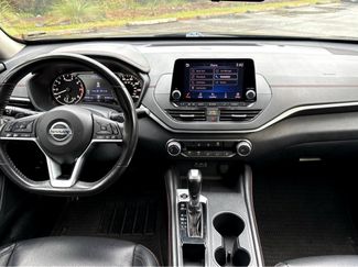 Used 2022 Nissan Altima 2.5 SR w/ Midnight Edition Package video 2