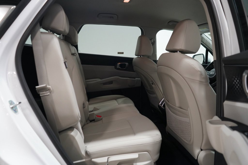 Used 2024 Kia Sorento S FWD image 16