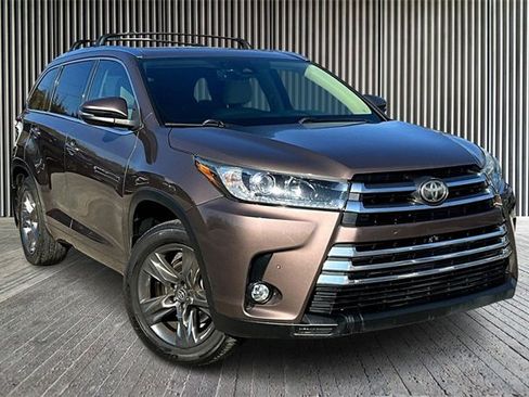 Used 2017 Toyota Highlander Limited Platinum image 11