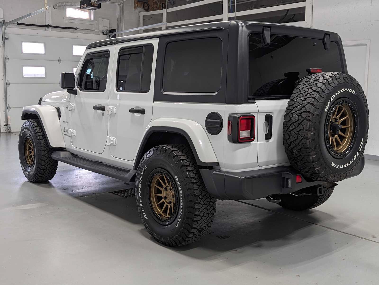 Used 2022 Jeep Wrangler Unlimited Sahara AWD/4WD image 10