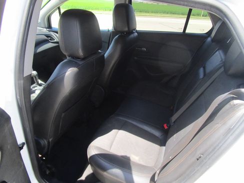 Used 2017 Chevrolet Trax LT w/ LT Convenience Package FWD image 9