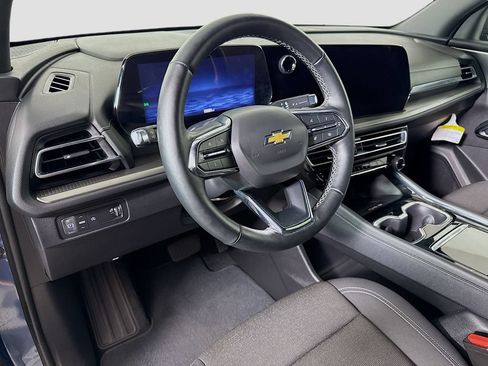 Used 2024 Chevrolet Traverse LT w/ Trailering Package FWD image 9