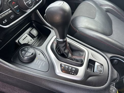 Used 2018 Jeep Cherokee Trailhawk w/ Cold Weather Group image 29