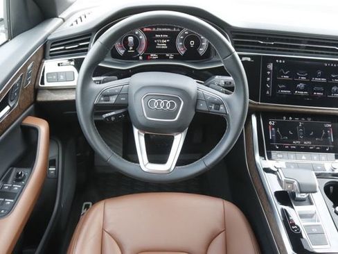 Used 2024 Audi Q8 Premium image 19