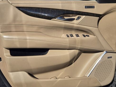 Used 2019 Cadillac Escalade Platinum image 12