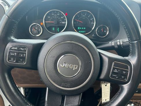 Used 2014 Jeep Wrangler Unlimited Sahara w/ Connectivity Group AWD/4WD image 25