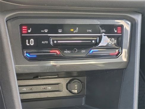 Used 2024 Volkswagen Tiguan SE R-Line image 27