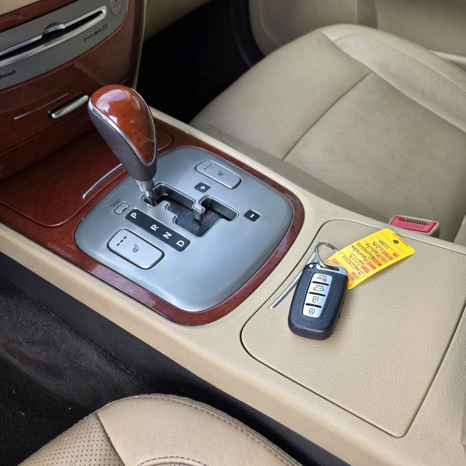Used 2013 Hyundai Genesis 3.8 RWD image 19
