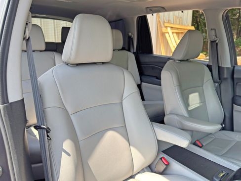 Used 2020 Honda Pilot Touring image 43