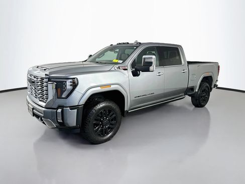 Used 2024 GMC Sierra 2500 Denali w/ Denali Reserve Package AWD/4WD image 3