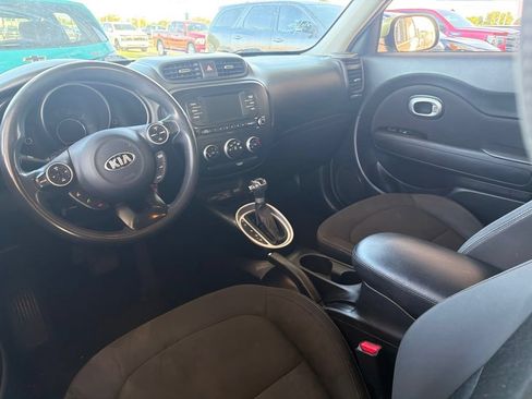 Used 2018 Kia Soul FWD image 7