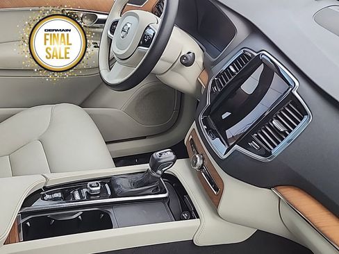 Used 2021 Volvo XC90 T6 Momentum image 10