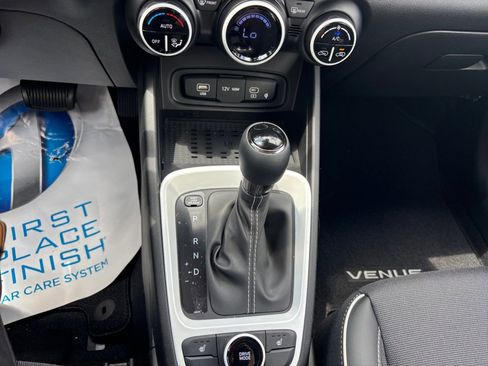 Certified 2025 Hyundai Venue Limited image 19