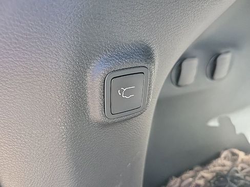 Used 2020 Jeep Cherokee Trailhawk image 15