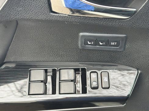 Used 2017 Toyota RAV4 Limited image 18