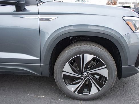 Used 2024 Volkswagen Taos SE image 9