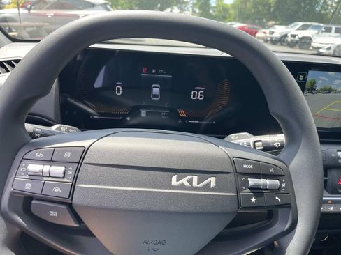 New 2026 Kia K4 FWD image 11