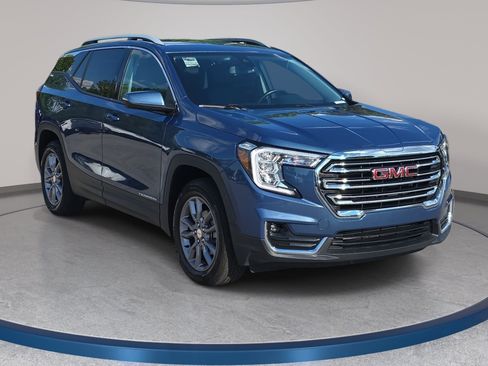 Used 2024 GMC Terrain SLT AWD/4WD image 3