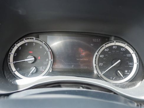 Used 2022 Toyota Highlander XLE AWD/4WD image 24