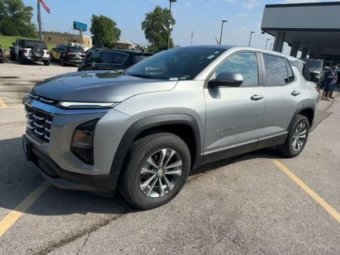 Used 2026 Chevrolet Equinox LT AWD/4WD image 4