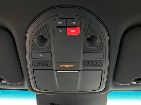 Used 2025 Genesis G70 2.5T image 17