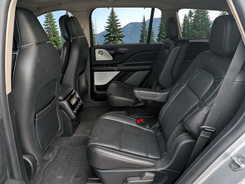 Used 2022 Lincoln Aviator Reserve w/ Equipment Group 201A AWD/4WD image 16