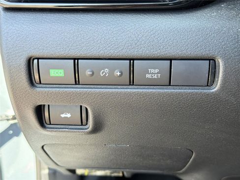 Used 2024 Nissan Sentra SR w/ SR Premium Package FWD image 17