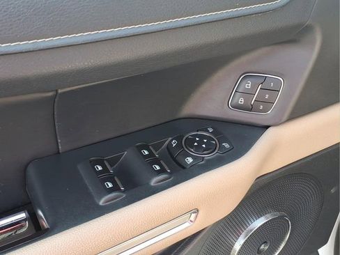 Used 2023 Ford Expedition Limited AWD/4WD image 19