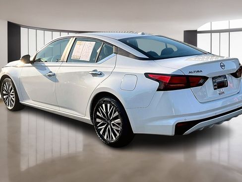 Used 2024 Nissan Altima 2.5 SV image 4