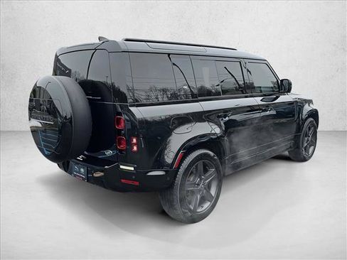 Used 2023 Land Rover Defender 110 X-Dynamic SE image 5