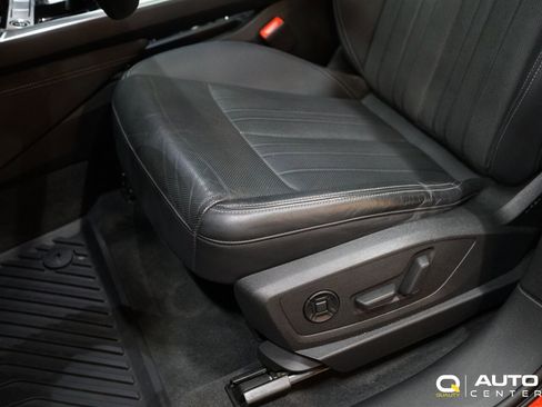 Used 2022 Audi e-tron Premium Plus w/ Premium Plus Package image 17