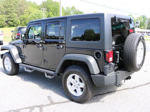 Used 2017 Jeep Wrangler Unlimited Sport w/ Quick Order Package 24S AWD/4WD image 3